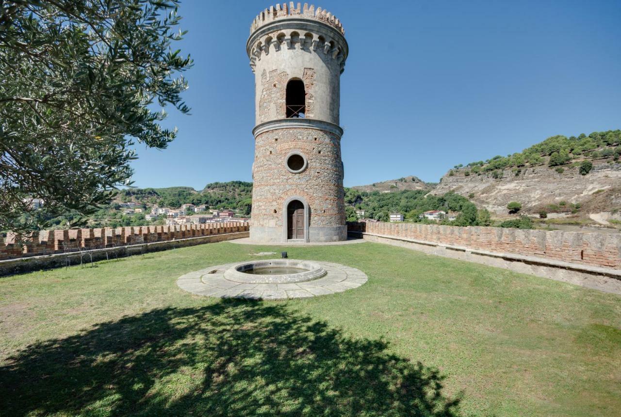 Castello Di Caccuri Suites Exterior photo