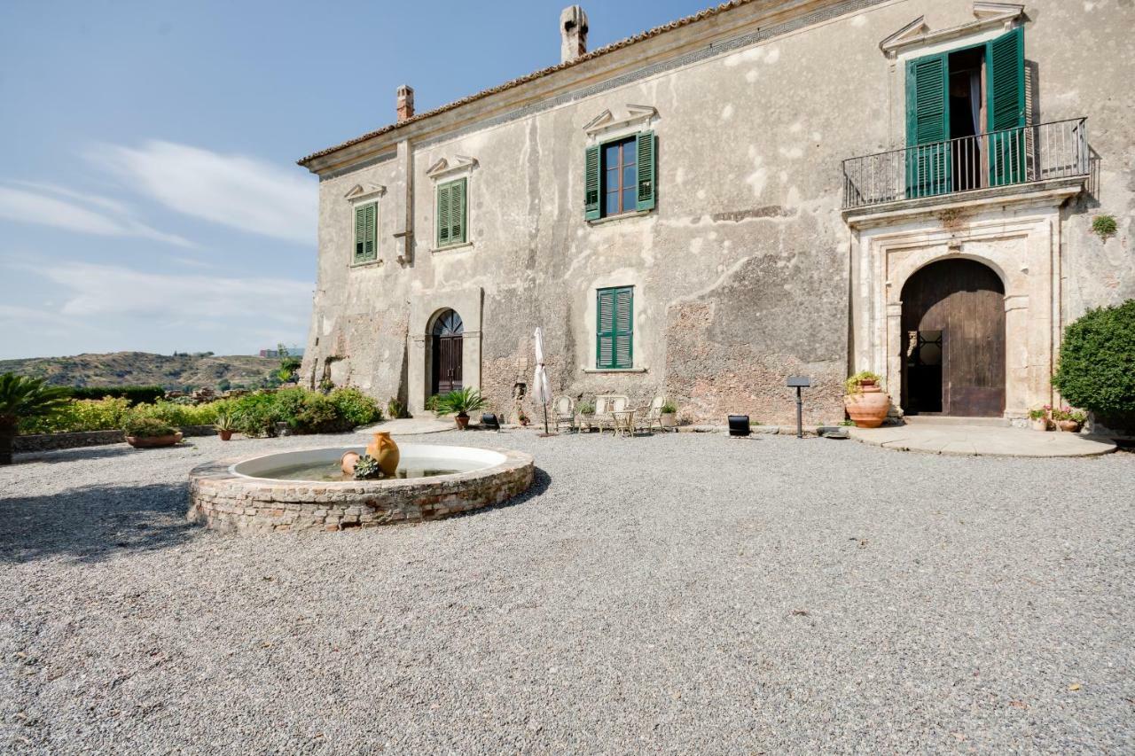 Castello Di Caccuri Suites Exterior photo