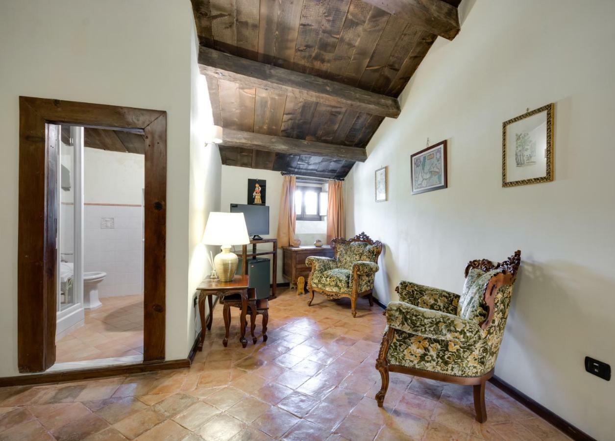 Castello Di Caccuri Suites Exterior photo